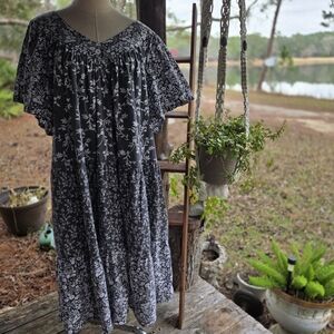 Only Necessities Gray And White Floral Tiered Muumuu Size 3x